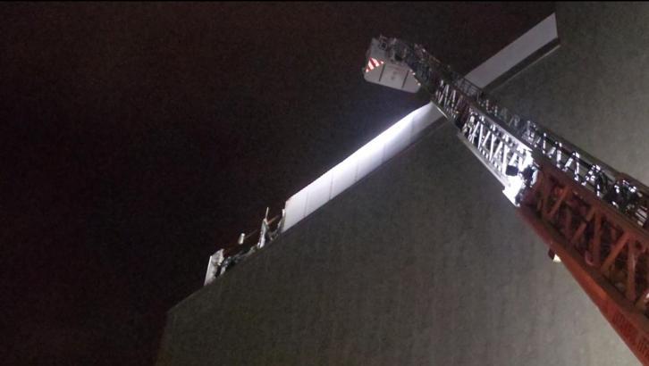 İstanbul-Ümraniye'de AVM'nin çatısında yangın çıktı