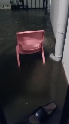 İstanbul - Beyoğlu'nda yol çöktü 2 evi su bastı: "Yağmur yağmasın diye dua ediyoruz"