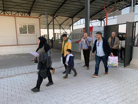 Ülkelerine dönen Suriyeliler, Cilvegözü Gümrük Kapısı’nda yoğunluk oluşturdu (3)
