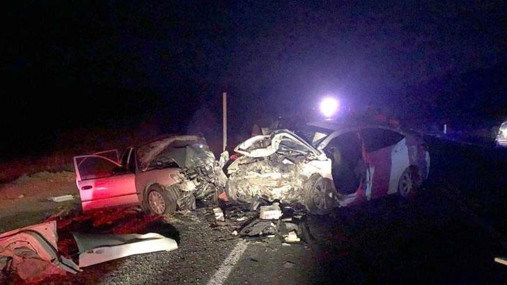 Eskişehir’de iki otomobil kafa kafaya çarpıştı; 4 ölü, 2 yaralı