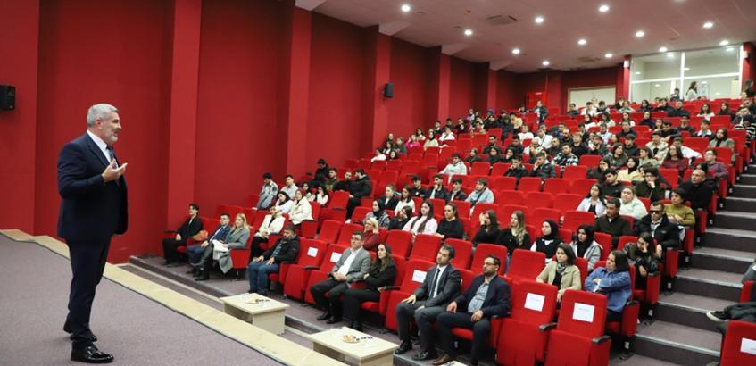 ÇTSO Başkanı Çetin, üniversite öğrencilerine iş hayatını anlattı