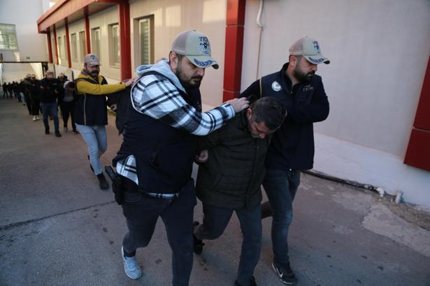 FETÖ'nün finans ağı soruşturmasında 8 tutuklama