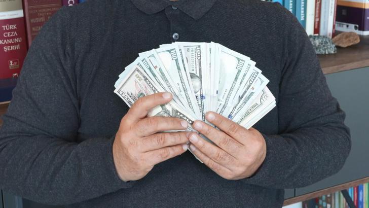 İstanbul - Sahte dolar mağduru tekstilci: 4 kez makineden geçirdim; dördünde de geçti