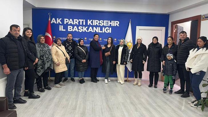 Kırşehir'de, CHP'den istifa eden 12 kişi AK Parti'ye geçti