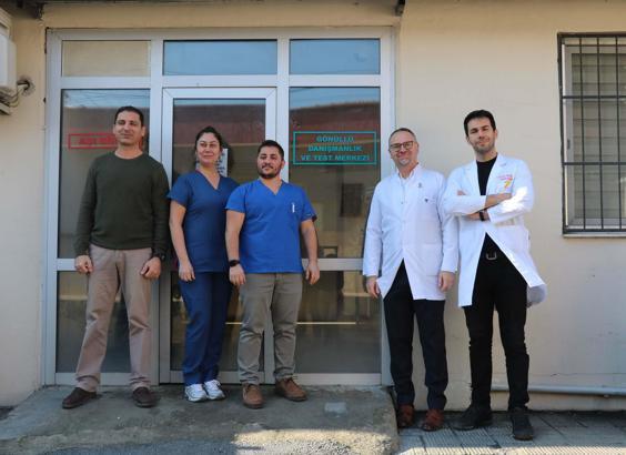 Türkiye'de ilk kez hastane bünyesinde HIV Gönüllü Danışmanlık ve Test Merkezi İzmir'de açıldı