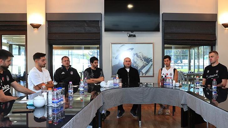 Beşiktaş Başkanı Yücel, Alanyaspor maçı öncesinde takımla bir araya geldi