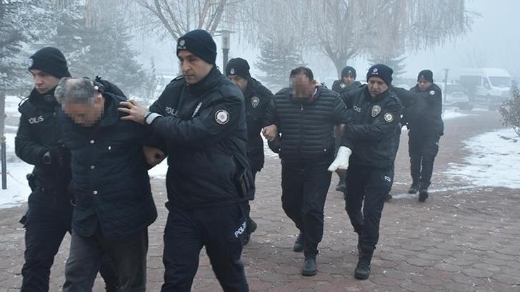 Davalı aileler adliyede kavga etti; 8 yaralı