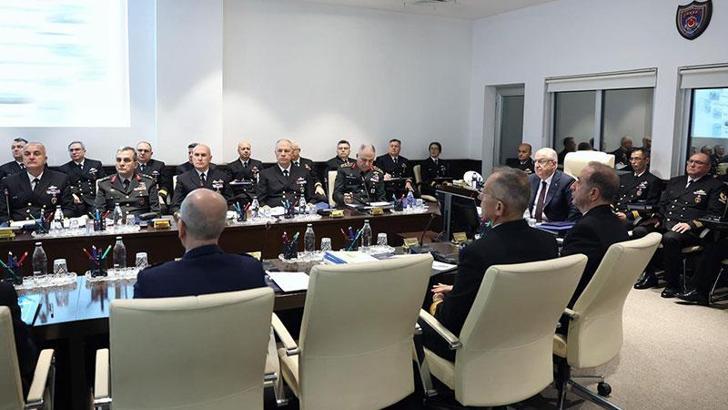 Bakan Güler, 'Deniz Kuvvetleri Komutanlığı Yıllık Komutanlar Toplantısı'na katıldı