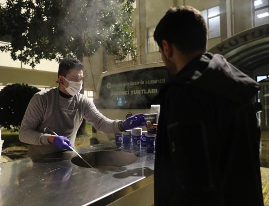 Final haftasında öğrencilere sıcak çorba ikramı