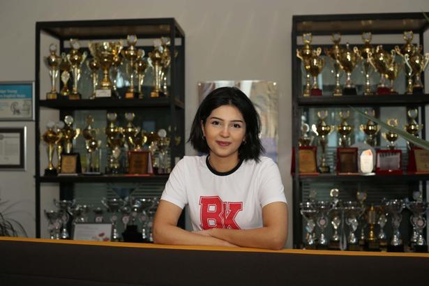 Dünya çapında üniversitelere tam burslu kabul