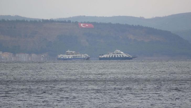 Gökçeada ve Bozcaada feribot seferlerine fırtına engeli