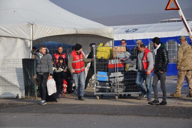 Suriyeliler Cilvegözü'nden ülkelerine dönüyor