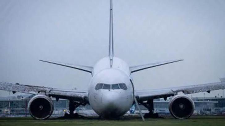 Kanada'da yolcu uçağı pistten çıkarak alev aldı