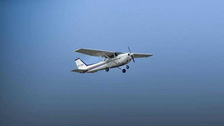 Almanya'da küçük uçak düştü: 2 kişi yaralandı