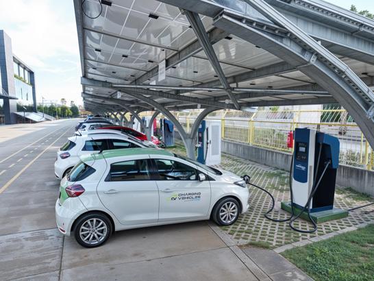 Elektrikli araç şarj istasyonları ile çevre dostu ulaşıma destek