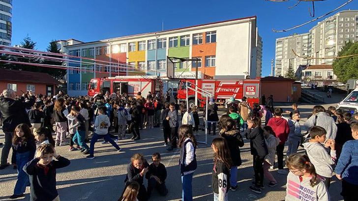 İlkokulda elektrik panosundan yangın çıktı, öğrenciler tahliye edildi