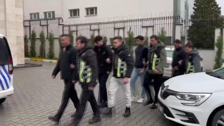 İstanbul- Sultanbeyli'de trafikte meşale yakıp halay çeken sürücülere ceza kesildi