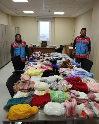 Bartınlı öğrenciler Hataylı yetimlere kıyafet yardımı gönderdi