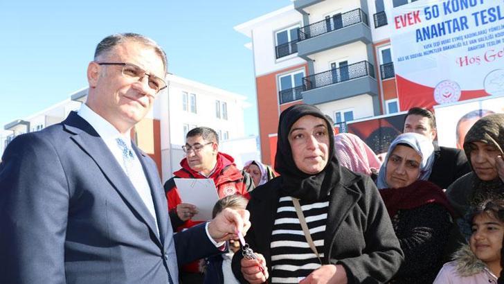 Van'da eşini kaybeden ihtiyaç sahibi 51 kadın, konutlarına kavuştu
