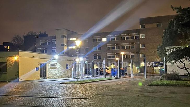 Almanya’da polis merkezi yakınında meydana gelen patlamada 2 polis yaralandı