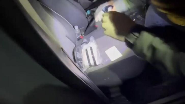 İstanbul- Başakşehir'de iş yeri kurşunlayıp kaçtılar; yakalandıkları araçta uyuşturucu ele geçirildi