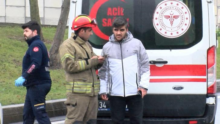 İstanbul - Başakşehir'de kaldırıma çarpan otomobil takla attı