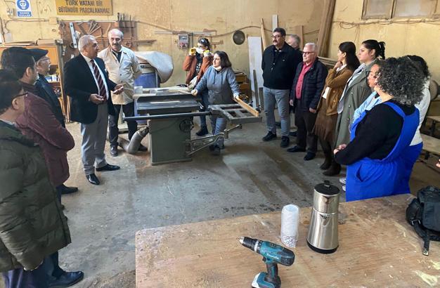 Mersin HEM’in ahşap montaj kursuna kadın ilgisi