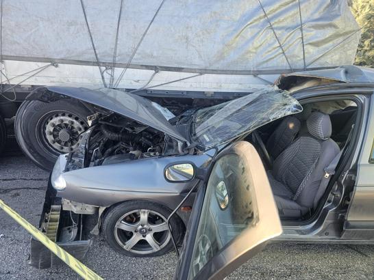 Tokat'ta otomobil, TIR'a çarptı; 1 ölü, 3 yaralı