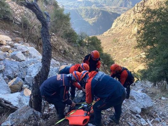 Kayalıklardan düşen avcı için arama çalışma başlatıldı