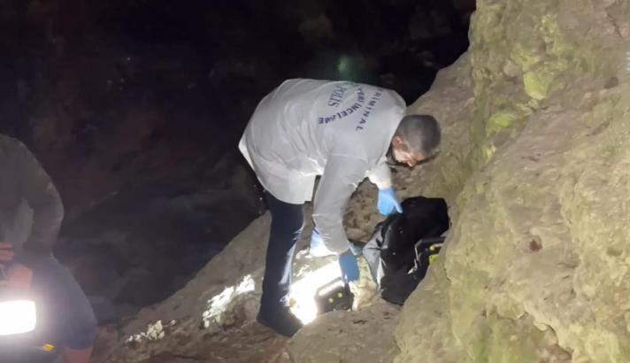 Karabük'te kuyumcu soygunu kamerada; 20 kilo altınla kaçtılar (2)