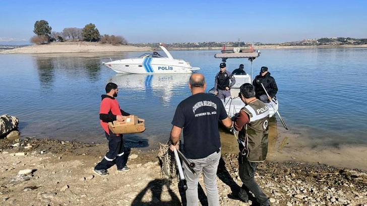 Sevgi Adası'nda mahsur kalan 6 yavru köpek, polis botuyla kurtarıldı