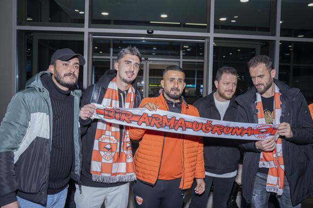 Adanaspor'un iki yeni transferi kente geldi
