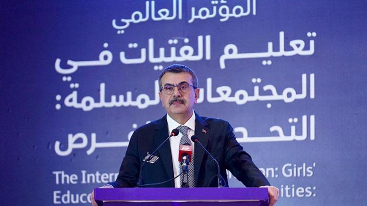 Bakan Tekin, Pakistan’da düzenlenen Uluslararası Konferans’ta katılımcılara hitap etti