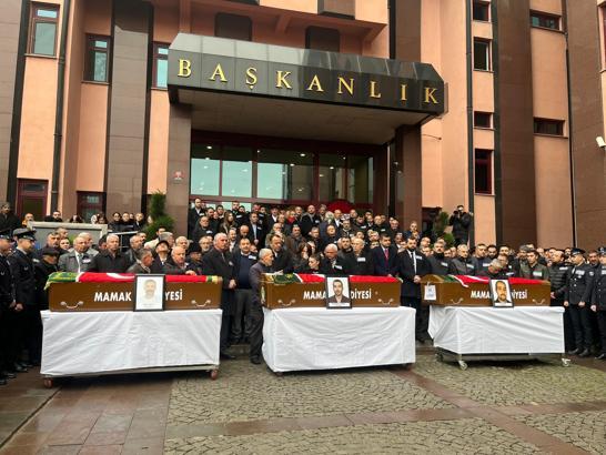 Ankara'da kazada ölen 3 işçi için belediye önünde tören