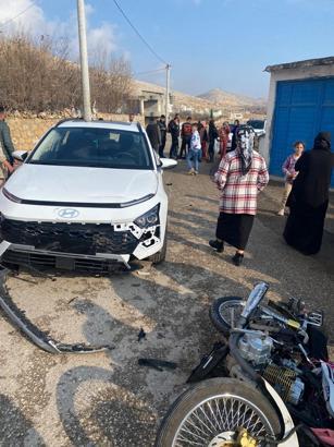 Mardin'de otomobil ile çarpışan motosikletteki 2 kişi yaralandı