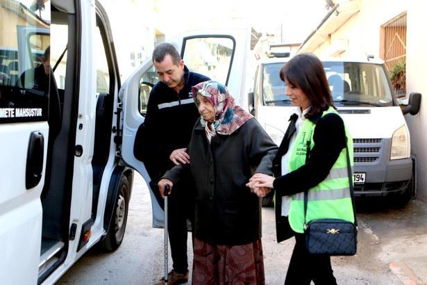 Bayraklı Belediyesi 'yaşlı destek hattı' kurdu
