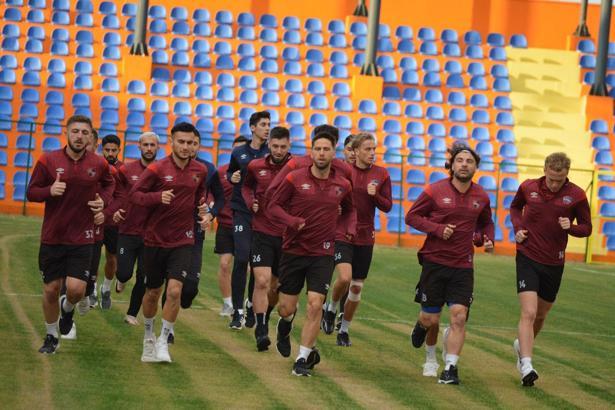 İskenderunspor yeni yapılan stadyumda ilk çalışmasını yaptı