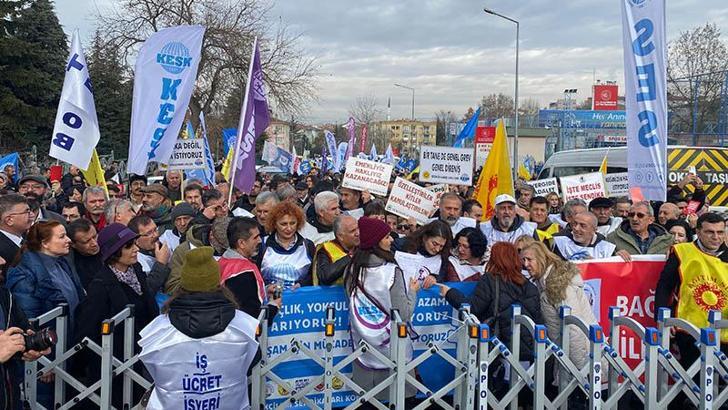 KESK'ten bakanlık önünde basın açıklaması