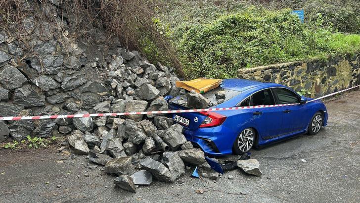 İstanbul - Sarıyer'de istinat duvarı otomobilin üzerine yıkıldı