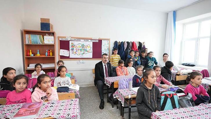 Bakan Tekin'den Adıyaman'da köy okullarına ziyaret
