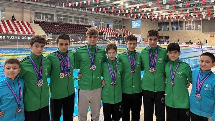 Paletli yüzmede İZGEM madalyaları topladı