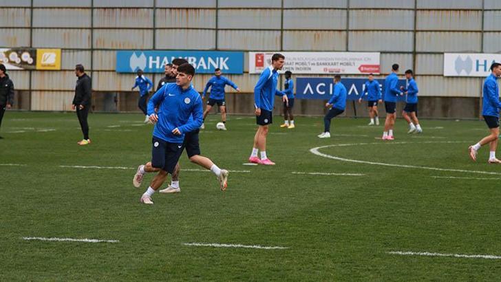 Rizesporlu Rachid Ghezzal: Performansımız 2'inci yarı için bizi umutlandırıyor