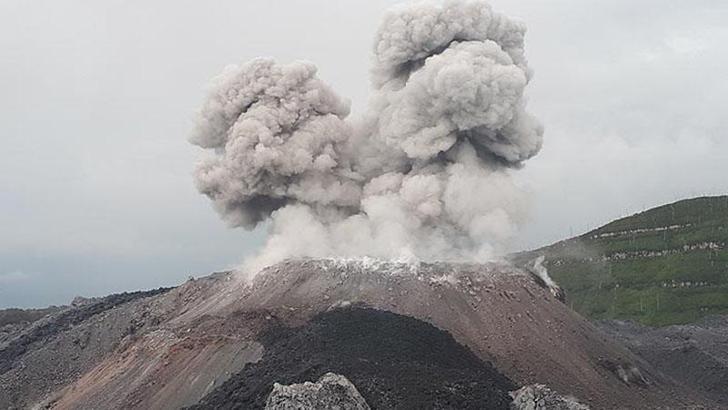 Ibu Yanardağı için uyarı seviyesi en üst düzeye çıkarıldı