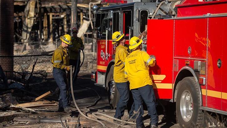 Los Angeles'taki orman yangınları için 'Santa Ana' uyarısı