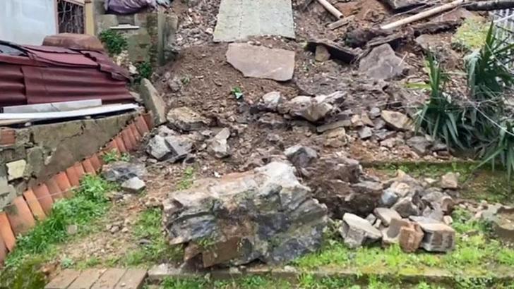 Beykoz'da istinat duvarı çöktü