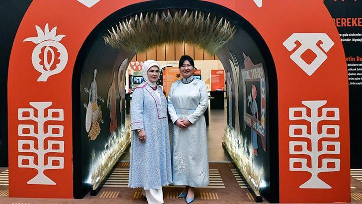 Emine Erdoğan, Moğolistan Cumhurbaşkanının eşi Luvsandorj ile bir araya geldi