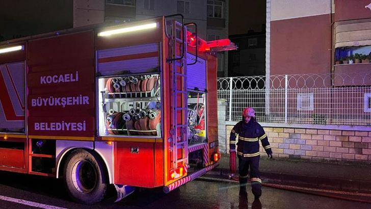 Kocaeli'de, 5 katlı apartmanın zemin katındaki dairede çıkan yangın söndürüldü