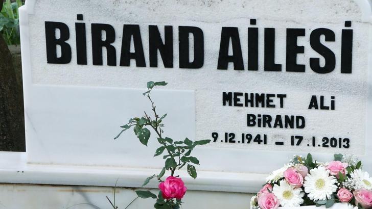 İstanbul - Gazeteci Mehmet Ali Birand mezarı başında anıldı