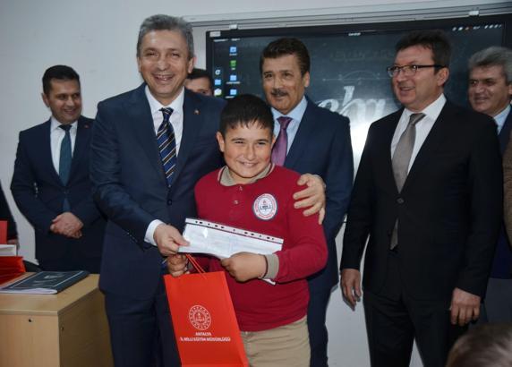 Antalya’da 500 bin 164 öğrenci karne heyecanı yaşadı