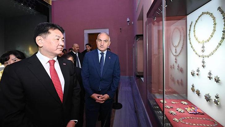 Bakan Ersoy, Moğolistan Cumhurbaşkanı ile Topkapı Sarayı ve Ayasofya'yı ziyaret etti
